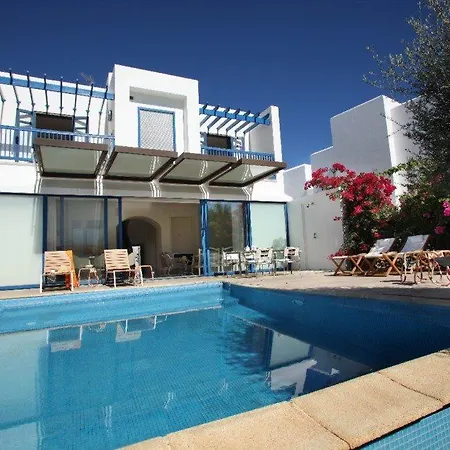 “Villa With Majestic Garden And Pool” Protaras Villa 82